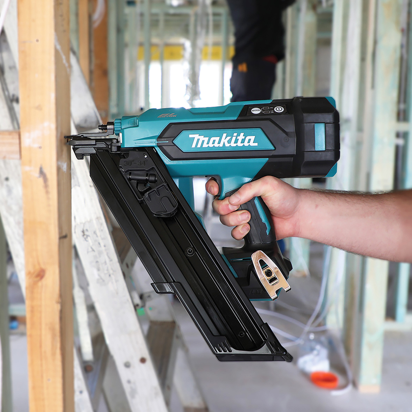 SPIKPISTOL DBN900ZK MAKITA 18V SOLO INK VÄSKA 34° 90MM